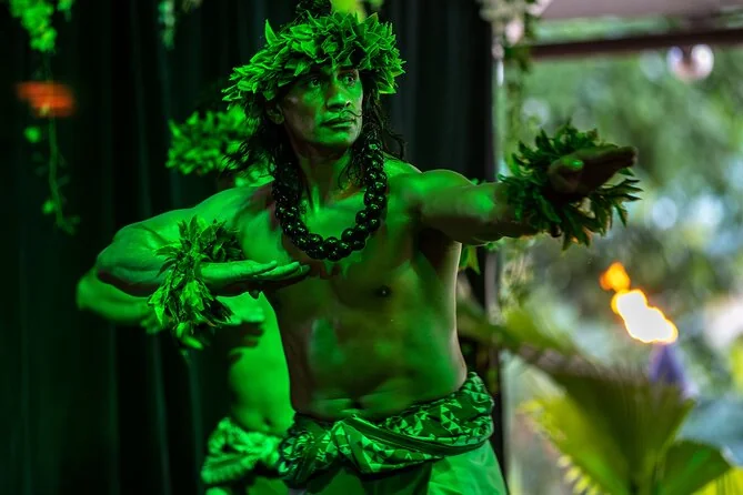 Feuermessertänzer beim Toa Luau im Waimea Valley